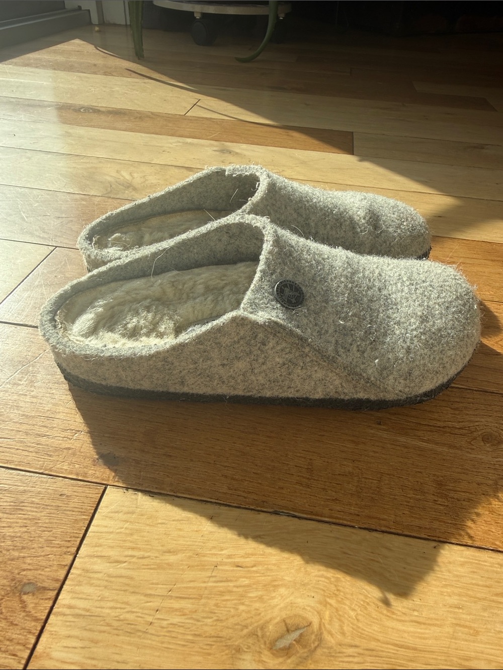 Birkenstock Zermatt Kids Shearling Clogs in Light Gray